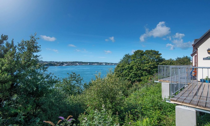 Neyland Cabaña | Rhyd y Groes Bach, Holiday Cottage Burton, Sleeps 6, 3 bedrooms, bathrooms