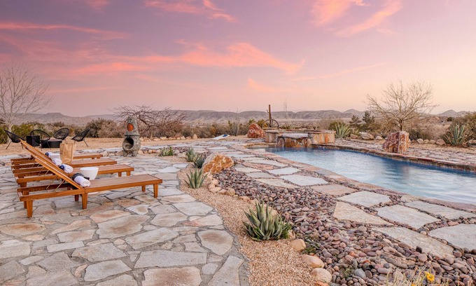 Pioneertown Casa | Rhythm by AvantStay | Stunning Home w/ Pool, Hot Tub & Sweeping Views