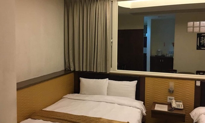 Yuchi Hotel | Ri Yue Hu Pan Hotel