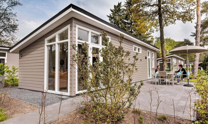 Beekbergen-Zuid Chalet De Esquí | ✓ Rialto at Recreatiepark Beekbergen ✓ Holiday home for 6 persons ✓ Located in Beekbergen (Gelderland) ✓ Holiday park on the Veluwe ✓ Book directly through the park