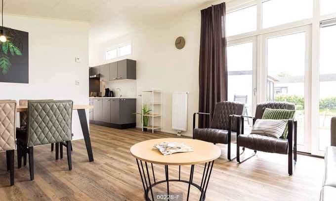 Cromvoirt Chalet De Esquí | ✓ Rialto MAX at Résidence de Leuvert ✓ Holiday home for 6 persons ✓ Located near Den Bosch (Noord-Brabant) ✓ Near De IJzeren Man ✓ Book directly through the park