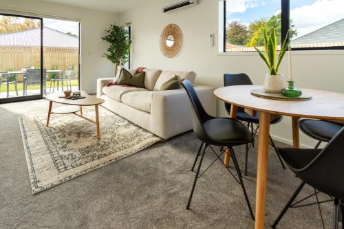 Upper Riccarton Apartamento | Riccarton 2 bed 1 bath w/garage