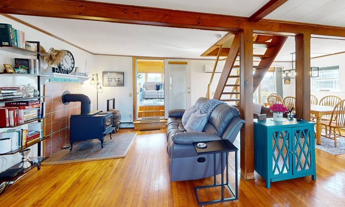 Winter Harbor Casa | Richard's Place | Dog-friendly home in Winter Harbor with garden - walk to town