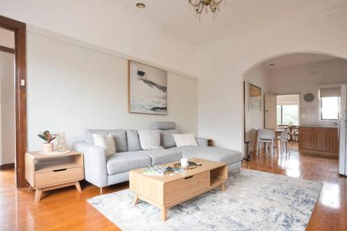 Richmond North Casa | Richmond Delights - 4 Bedrooms and a Big Backyard
