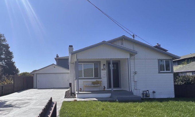 East Richmond Heights Cabaña | Richmond Heights California
