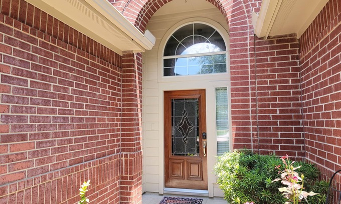 Clodine Casa | Richmond Retreat 1 story w/ backyard patio and playset near 99& Westpark Tollway