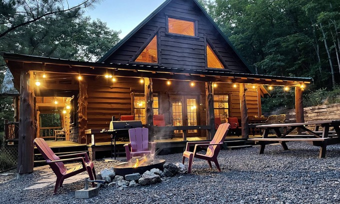 Board Camp Cabina | Ride to the trails from this secluded Luxury Cabin in Wolfpen Gap-Bear Mountain