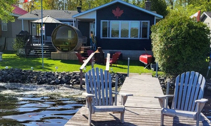 Oxford Station Cabaña | Rideau River Retreat - Waterfront Home