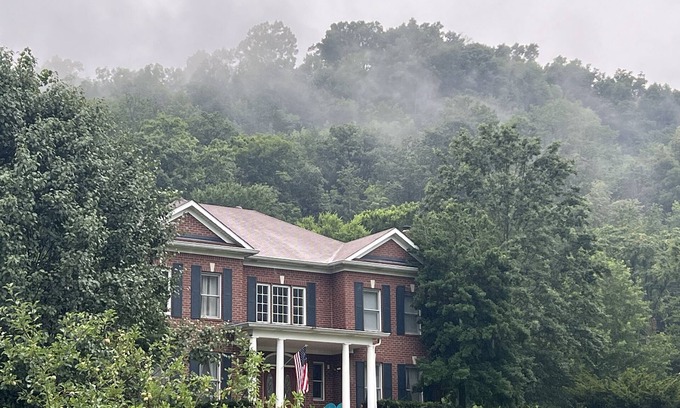 Brentwood Casa | Ridge Creek Getaway, ideal 4 Friends&Family get-togethers, events & receptions.