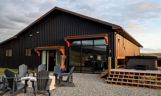 Eureka Casa | Ridgeline Retreat - w/ Hot Tub and Valley Views!