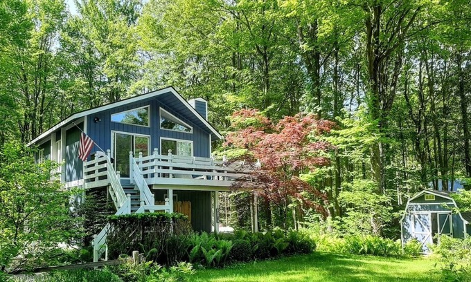 Fennville Cabaña | Tranquilo, tranquilo y exuberante entorno boscoso cerca del lago Michigan, cerca de Saugatuck