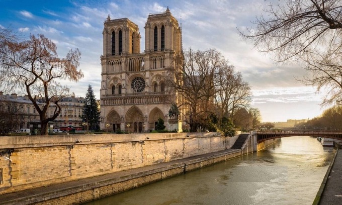 Sorbonne Apartamento | RIGHT IN FRONT OF NOTRE-DAME AT QUAI SAINT-MICHEL – 160 M² - 4 BEDROOM