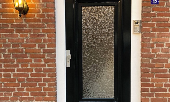 Udenhout Casa | Right in the center across from the stores
