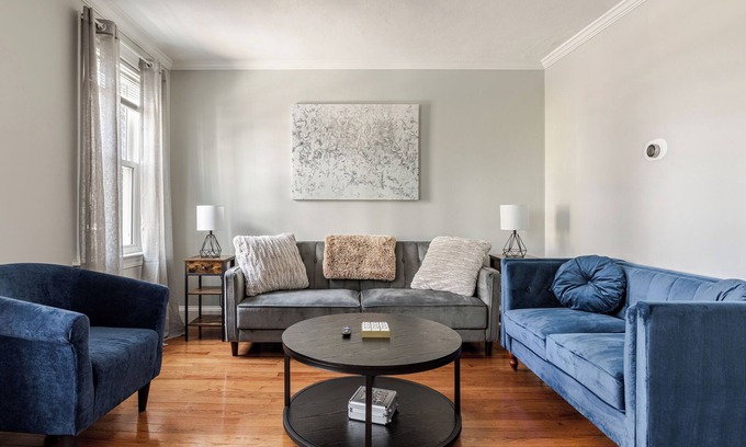 Columbus Park - Andrew Square Condominio | Right Near Convention Center and Train Station