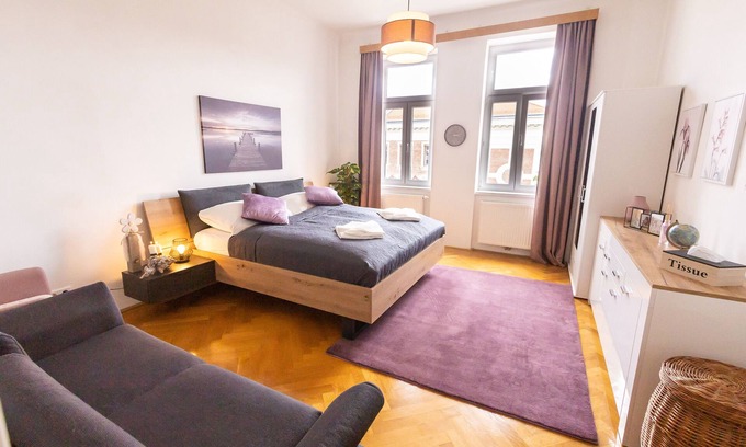 Funfhaus Apartamento | Right near Schonbrunn palace/zoo