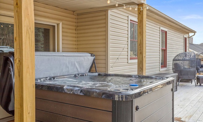 Lake Harmony Estates Casa | Right next to BB Ski area w/ Hot Tub & Game Room!