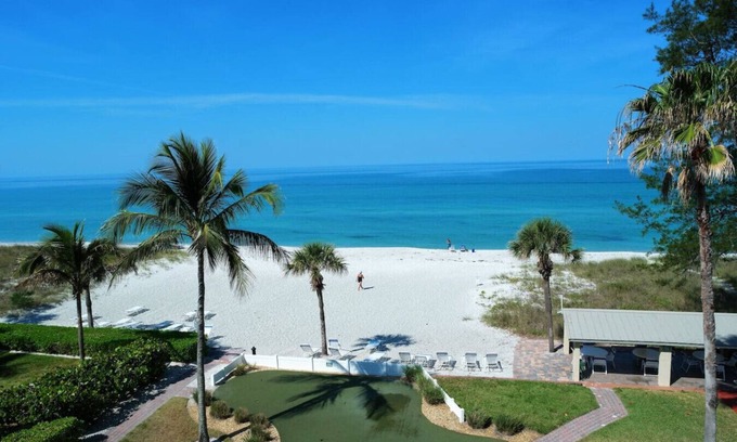 Longboat Key Apartamento | Right on the beach.Renovated ground Floor unit 63.