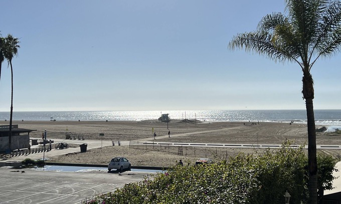 North of Montana Condominio | Right on the beach! Sand and Ocean just outside your door!