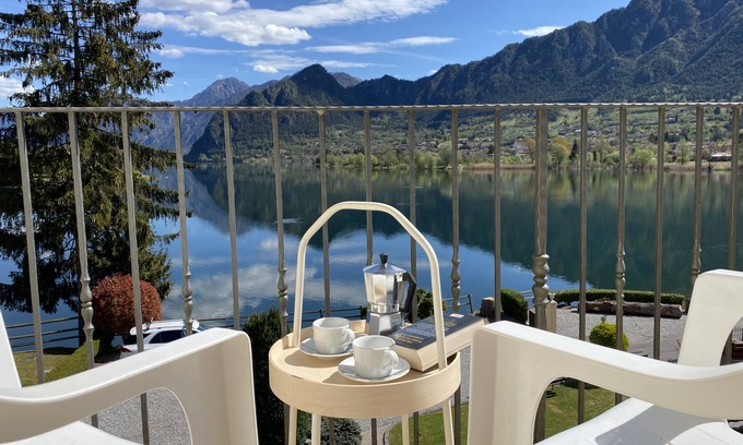 Idro Apartamento | Right on the lake, view of the lake and mountains, 200m to store