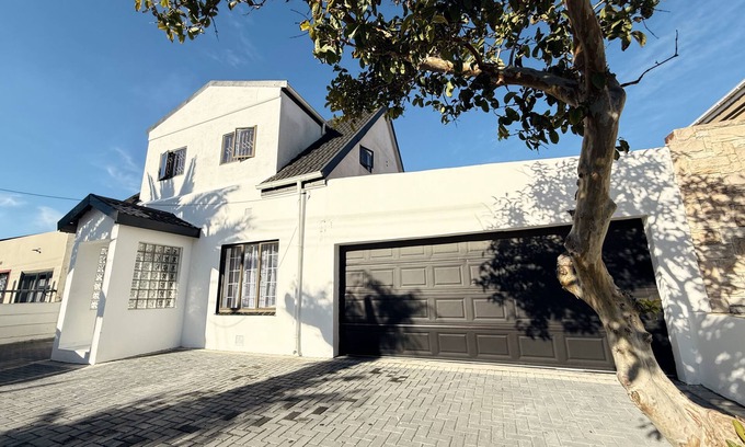Lansdowne Casa | Rihla Residences - Delightful 4-bedroom house in Cape Town