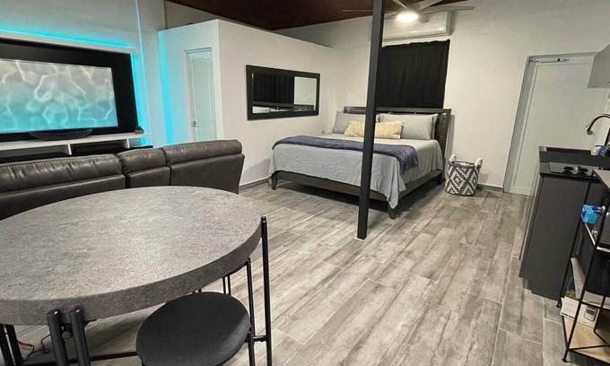 Puerto Rico Apartamento | RINCON*COUPLES*KING BED*KITCHEN*CLOSE TO BEACH & REST.