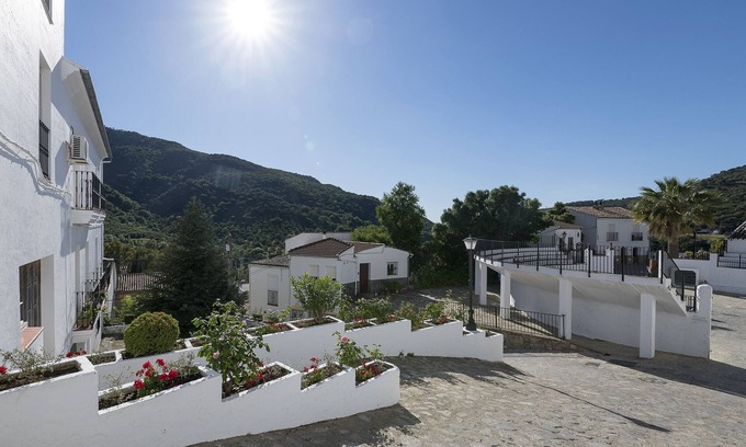 Benamahoma Casa | RINCON DE LOS DESEOS - Encantador apartamento con bonito patio y WiFi Gratis