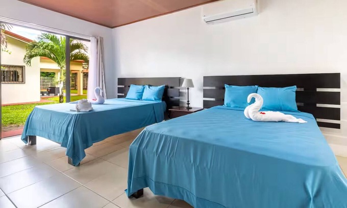 Northern Plains Apartamento | Rio Celeste Birds Garden apartment with A/C perfect for Family and couples
