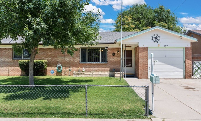 Pat Hurley Casa | Rio Grande Retreat a 3-bedroom house with Wi-Fi and A/C