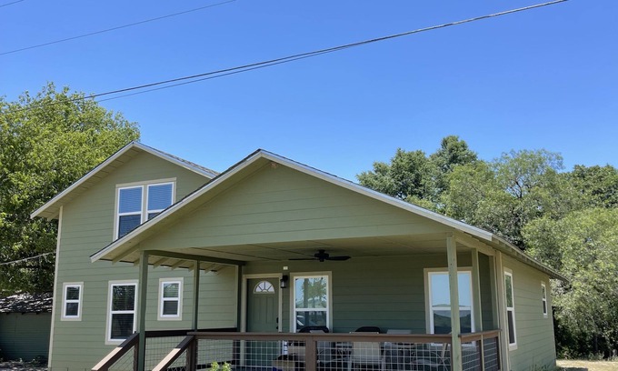 Leakey Cabaña | Rio Verde - Cozy Cottage on the Frio River