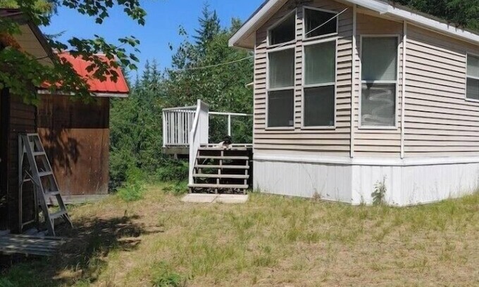 Riondel Casa | Riondel Lake view guest cottage