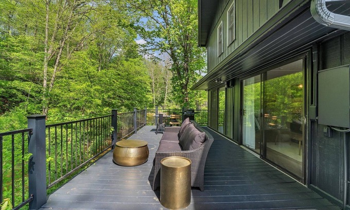 Newland Chalet De Esquí | Ripple Effects * Waterfront deck * Pillow Fort *