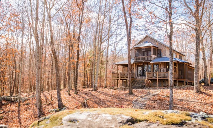 Sewanee Cabina | Rising Sun Retreat, 15 Acres on a Bluff - Sleeps 14+