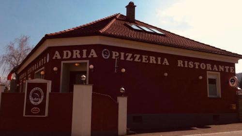 Gloggnitz Apartamento | Ristorante Adria