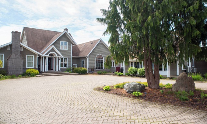 Cape Breton Regional Municipality Cabaña | Rita’s Retreat Main House ~ Indoor Saltwater Pool ~ with Lake View!