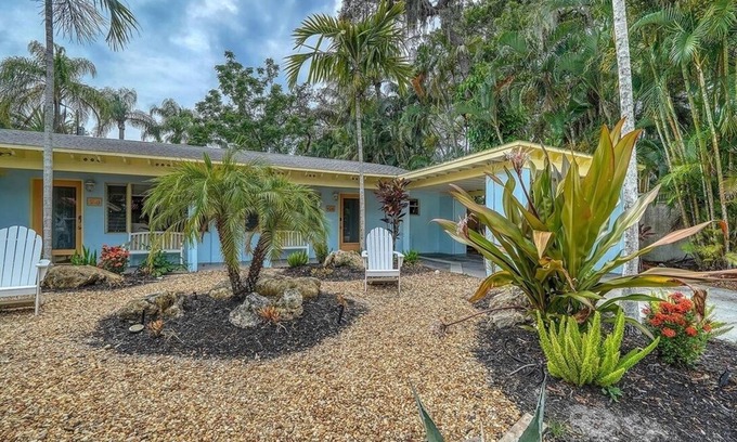 Laurel Park Casa | Ritzy Palms Downtown Estate-5 minutes to beach-walking distance to downtown!