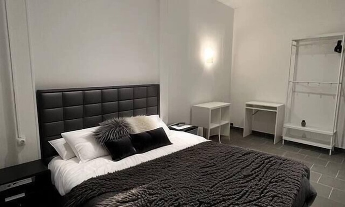 Charleroi Apartamento | Rive Gauche B center - train station - airport