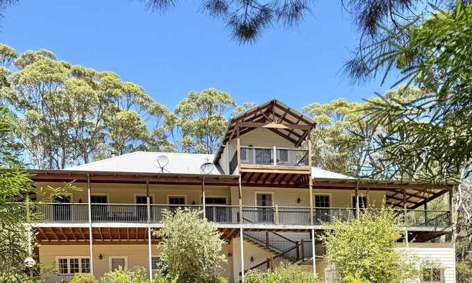 Shadforth Casa | Rivendell House: Spacious retreat, pet friendly