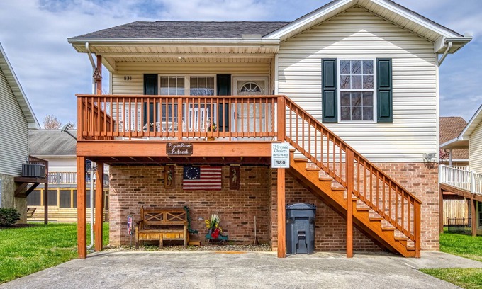 Pigeon Forge Chalet De Esquí | Acceso al río: a 1 milla de Pigeon Forge Parkway, bañera de hidromasaje