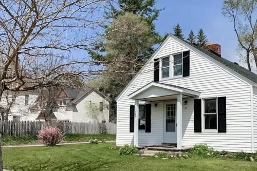 Bellaire Casa | River Beach Cottage