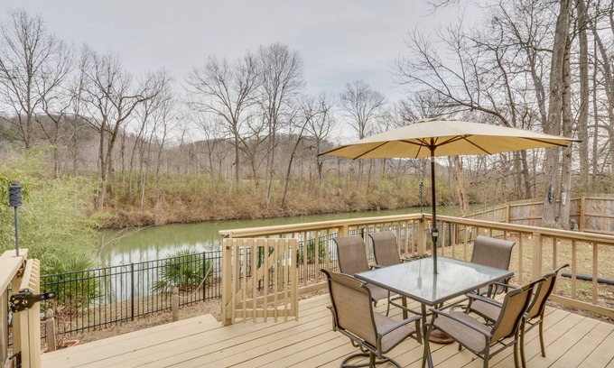 Ashland City Cabaña | River Cottage - Hot Tub, Private Dock, Kayaks + Paddle Boards!