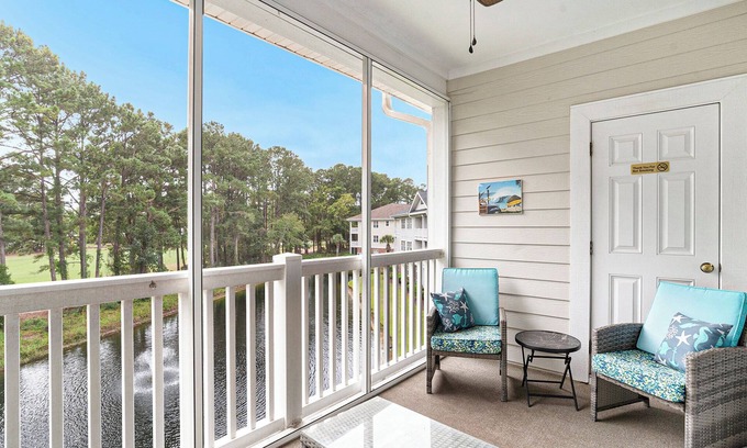 North Myrtle Beach Condominio | River Crossing 833 Gated Community with Access to Two Pools!