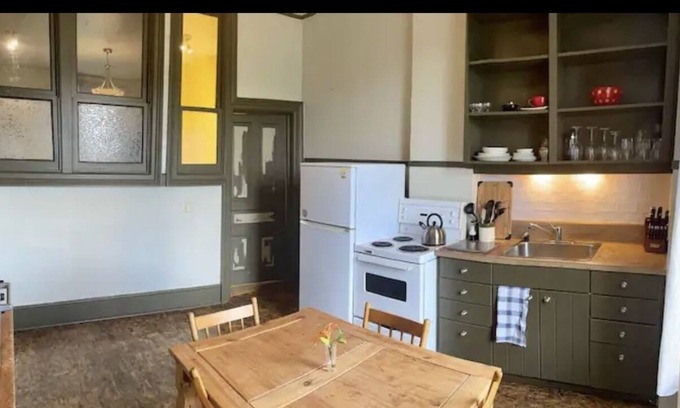 Stratford Apartamento | River Facing Condo - 2 bedroom w/kitchen 3rd floor