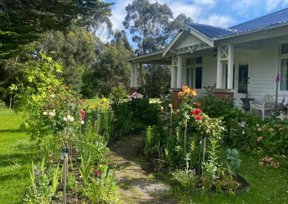 Huonville Casa | River Front Estate