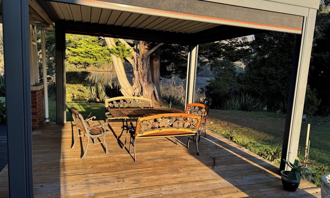 Huonville Casa | River Front Estate