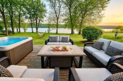 East Haddam Casa | River Front Home Good for Family and Groups
