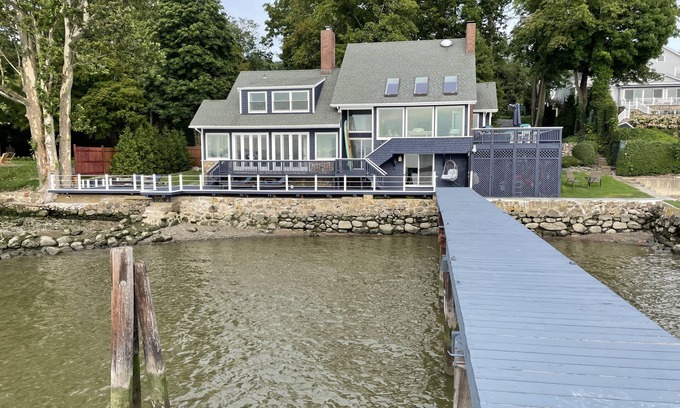 South Nyack Casa | River front with large decks and dock over the Hudson