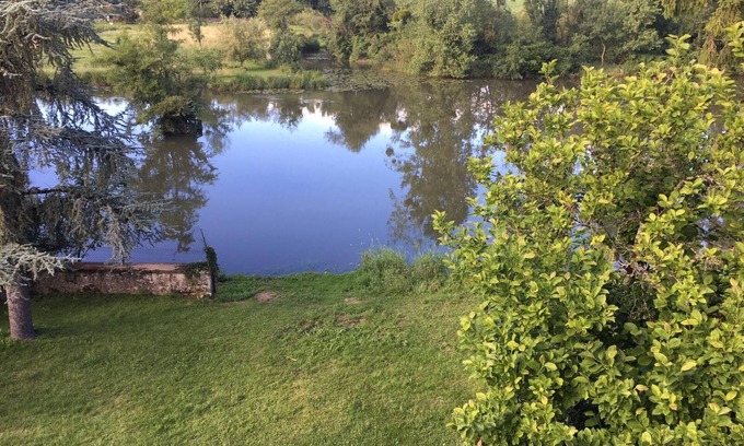 Taize-Aizie Casa | River Frontage House with Terrace + Large Garden + Boat