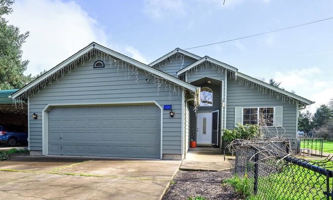 Central Oregon Casa | River House: country living close to everything!