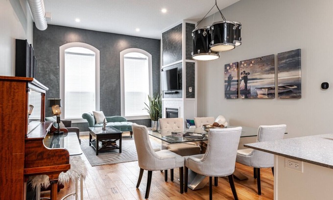 Stratford Condominio | River Merchant Inn Heintzman Music Suite