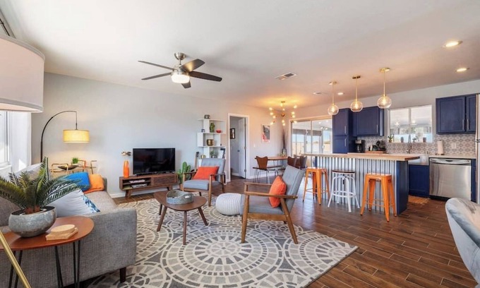 Joshua Tree Casa | River Moon Retreat - Hot Tub, EV charger, Pool Table